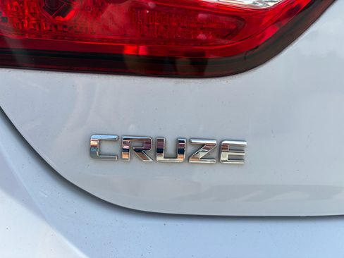 Used 2019 Chevrolet Cruze LS w/ LS Convenience Package FWD image 26