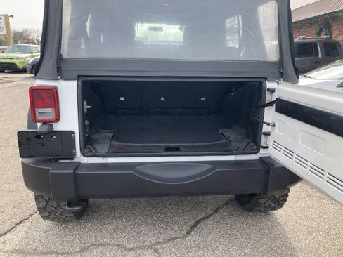 Used 2012 Jeep Wrangler Unlimited Sport image 5