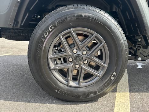 New 2026 Jeep Gladiator Sport image 18