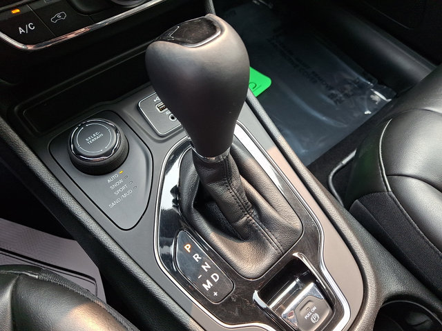Used 2021 Jeep Cherokee Latitude Plus AWD/4WD image 14