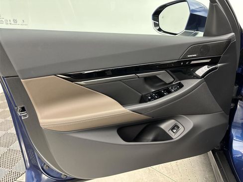 New 2026 BMW 530i xDrive w/ Premium Package image 26