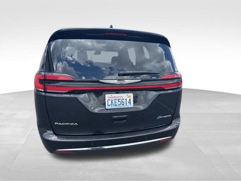 Used 2023 Chrysler Pacifica Limited FWD image 5