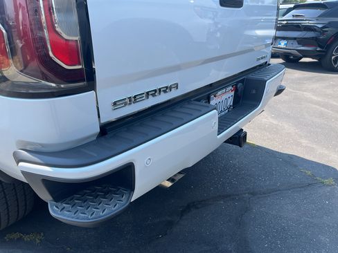 Used 2018 GMC Sierra 1500 Denali w/ Denali Ultimate Package AWD/4WD image 9