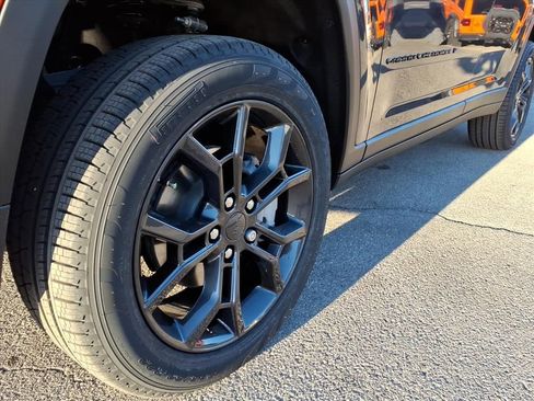 New 2025 Jeep Grand Cherokee Limited image 10