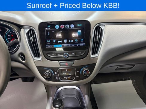 Used 2017 Chevrolet Malibu LT image 15