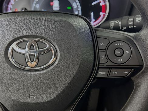 Used 2025 Toyota RAV4 XLE image 20