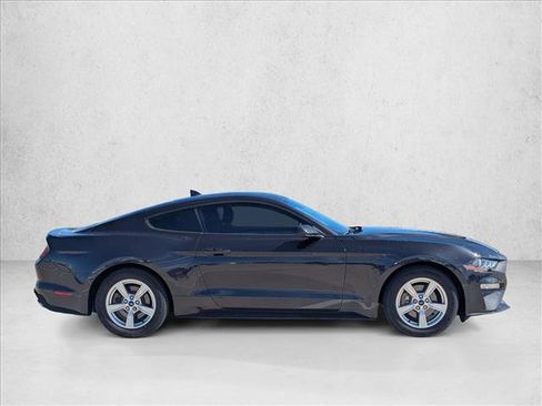 Used 2022 Ford Mustang Coupe image 5