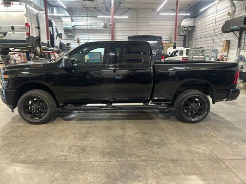Used 2025 RAM 2500 Big Horn AWD/4WD image 30