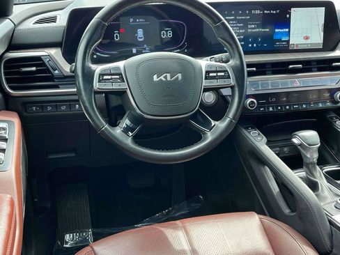Used 2023 Kia Telluride EX w/ EX Captain's Chair Package AWD/4WD image 2