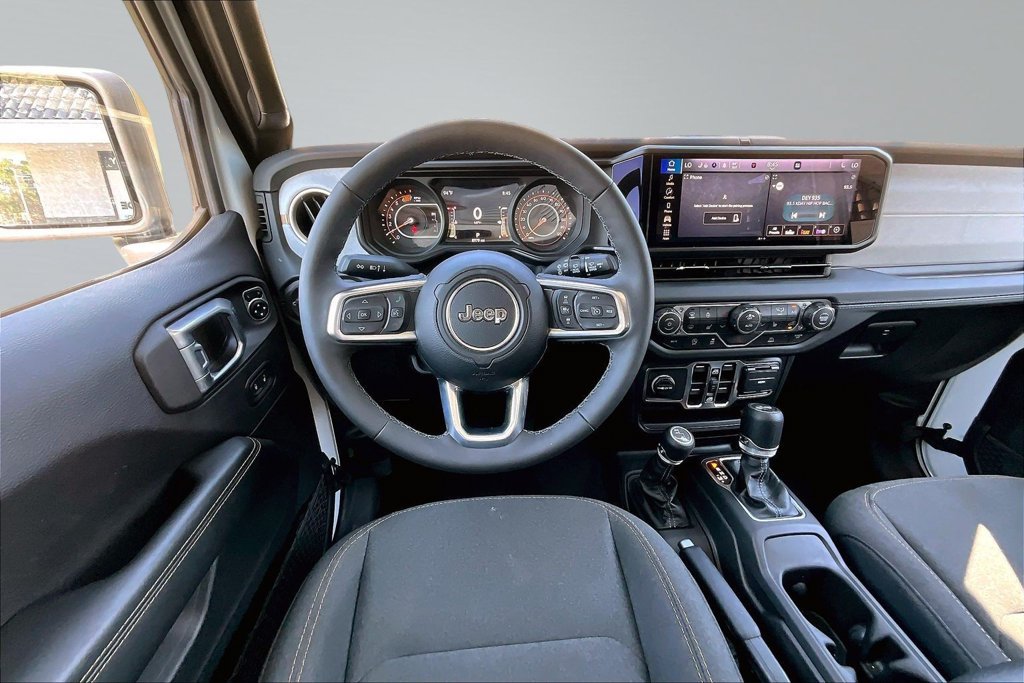 Used 2026 Jeep Wrangler Unlimited Sahara AWD/4WD image 5