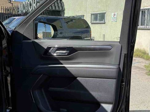 Used 2025 Chevrolet Suburban RST image 11