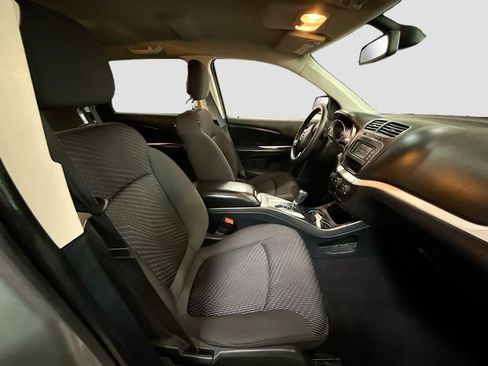 Used 2018 Dodge Journey SE image 27