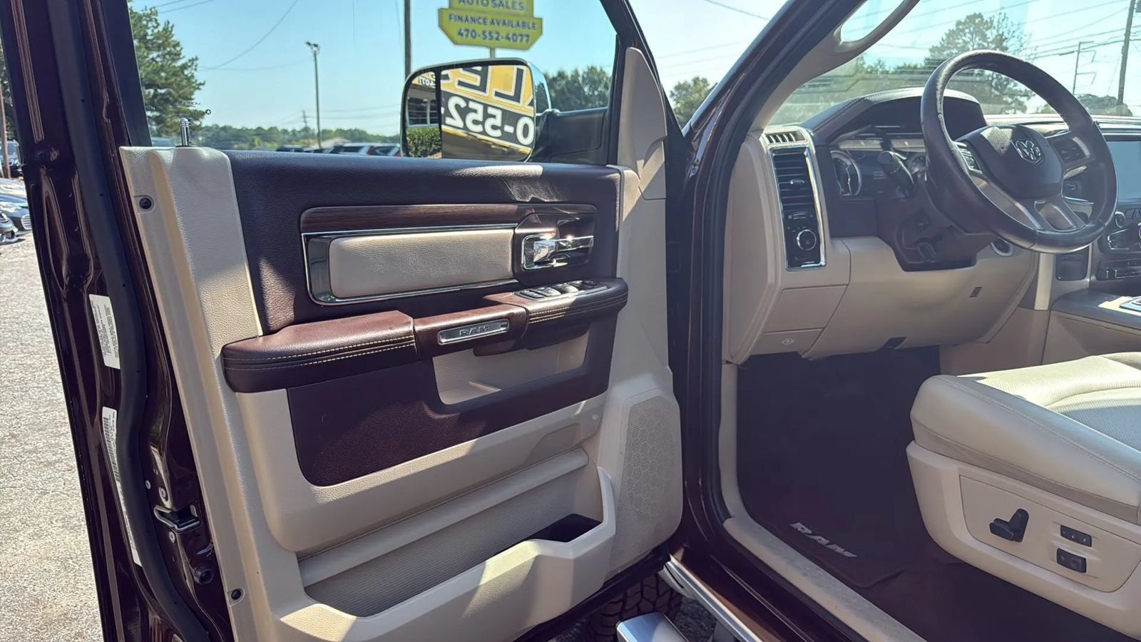 Used 2013 RAM 2500 Laramie w/ Convenience Group AWD/4WD image 9