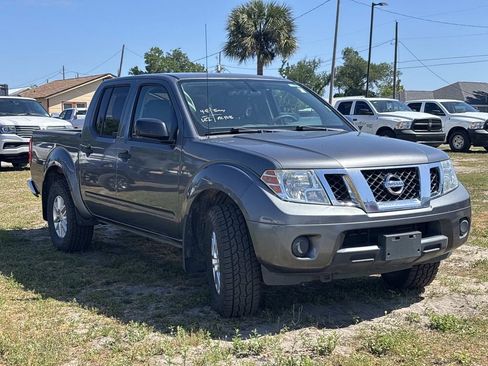 Used 2019 Nissan Frontier SV image 3