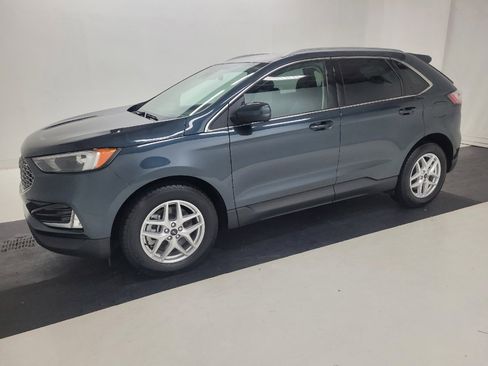 Used 2024 Ford Edge SEL w/ Convenience Package AWD/4WD image 2