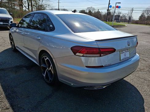 Used 2021 Volkswagen Passat 2.0T R-Line FWD image 4