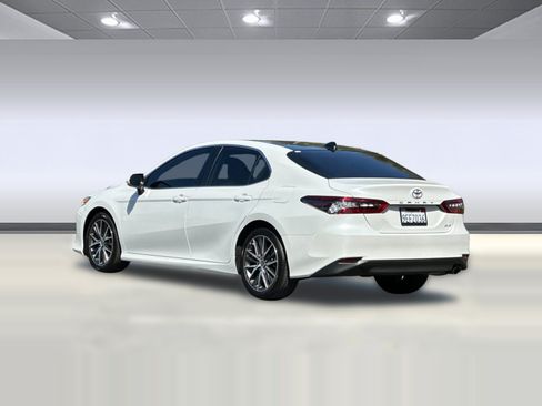 Used 2023 Toyota Camry XLE w/ Navigation Package FWD image 3