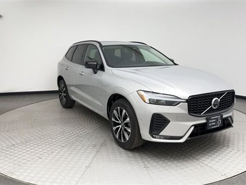Certified 2025 Volvo XC60 B5 Plus image 8