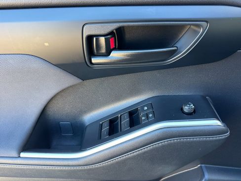 Used 2024 Toyota Highlander LE image 10