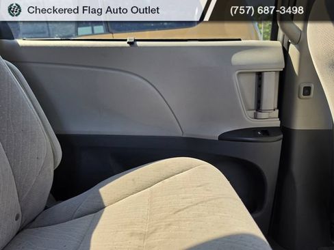 Used 2020 Toyota Sienna LE FWD image 20