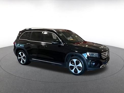 Used 2025 Mercedes-Benz GLB 250 image 2