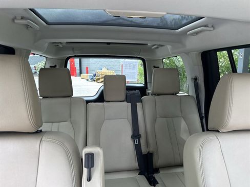 Used 2016 Land Rover LR4 AWD/4WD image 25