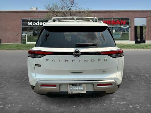 Certified 2025 Nissan Pathfinder SL w/ SL Premium Package FWD image 3