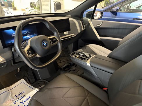 Used 2024 BMW iX xDrive50 w/ Sport Package AWD/4WD image 10