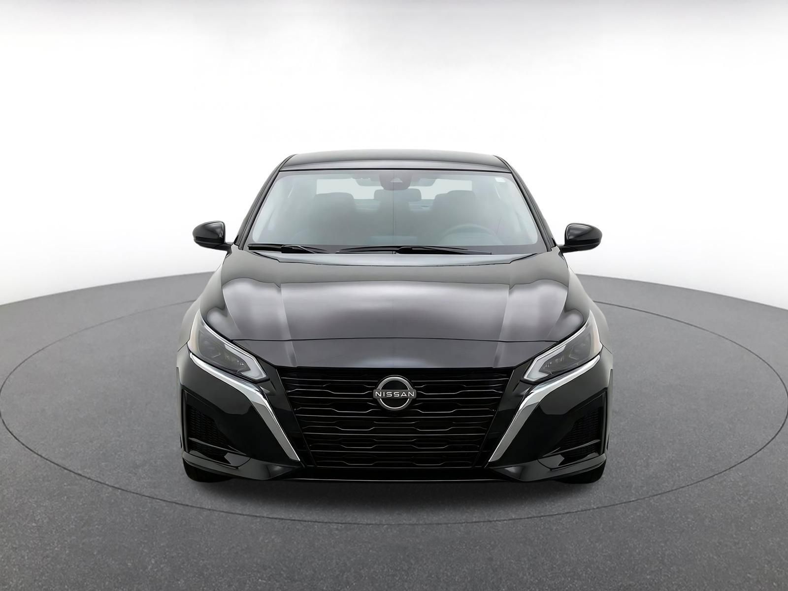 Used 2025 Nissan Altima 2.5 SV FWD image 2