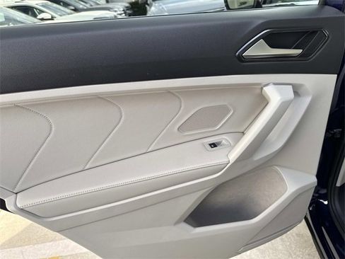 Certified 2022 Volkswagen Tiguan SE image 9