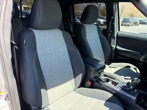 Used 2020 Toyota Tacoma TRD Sport image 17