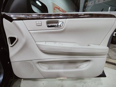 Used 2009 Cadillac DTS w/ Trunk Convenience Package FWD image 10