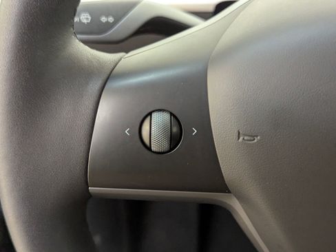 Used 2023 Tesla Model Y Long Range image 17