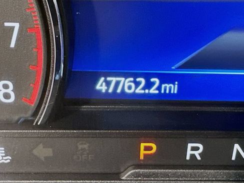 Used 2022 Ford Explorer XLT AWD/4WD image 31