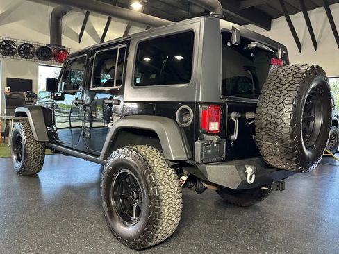 Used 2017 Jeep Wrangler Unlimited Rubicon w/ Connectivity Group image 8