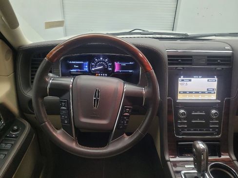 Used 2017 Lincoln Navigator Reserve image 22