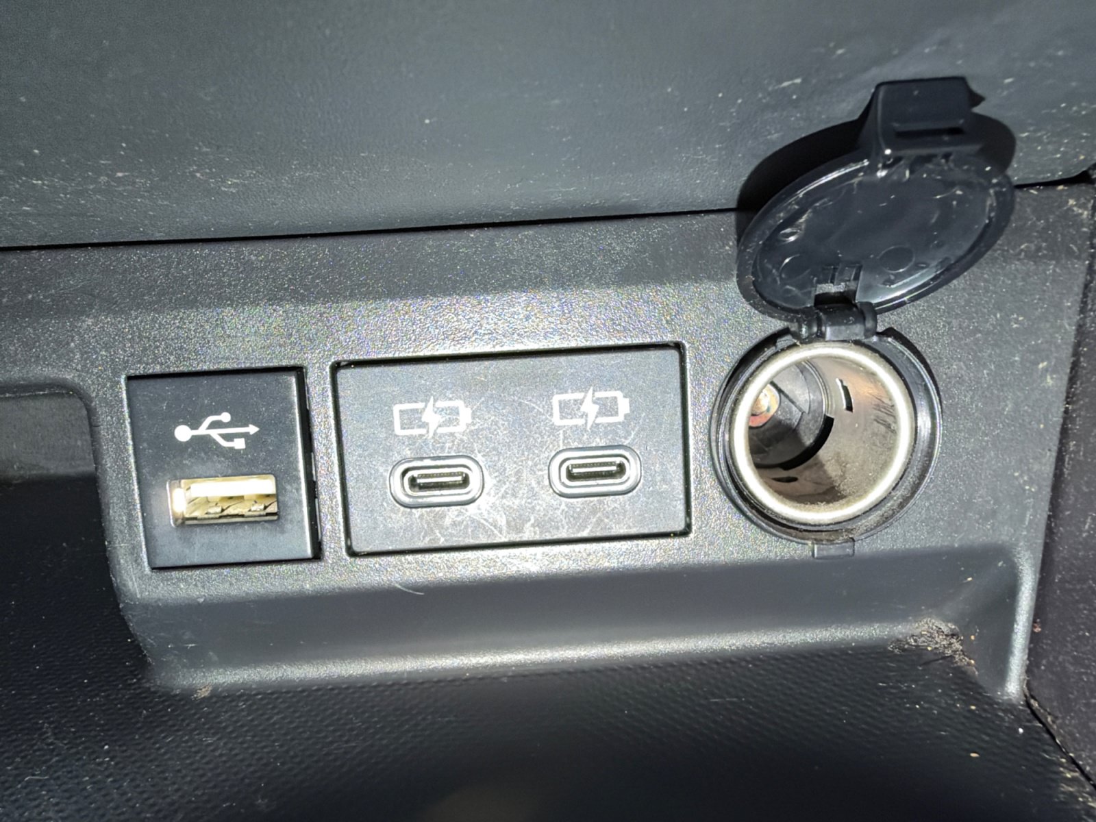 Used 2022 Toyota Highlander LE FWD image 22