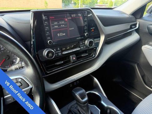 Used 2022 Toyota Highlander LE AWD/4WD image 26