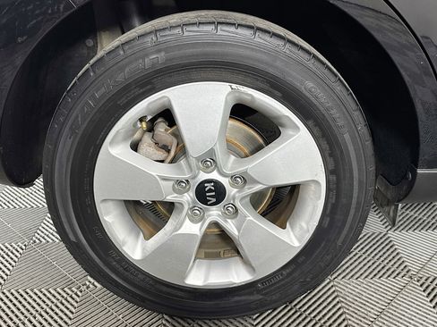 Used 2018 Kia Soul FWD image 30