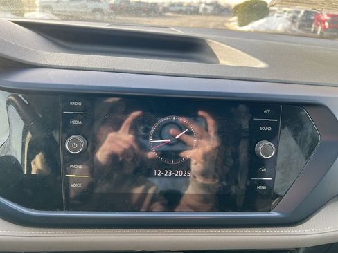 Used 2024 Volkswagen Taos SE image 17