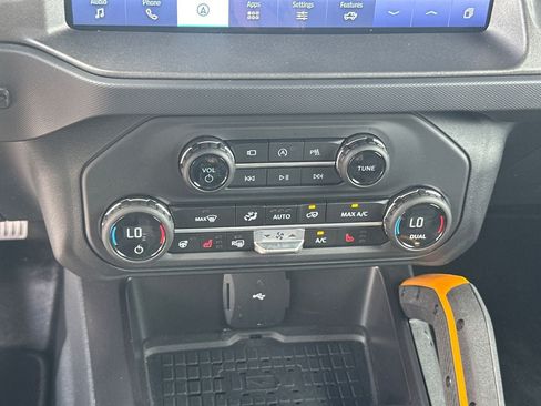 Certified 2024 Ford Bronco Badlands AWD/4WD image 32