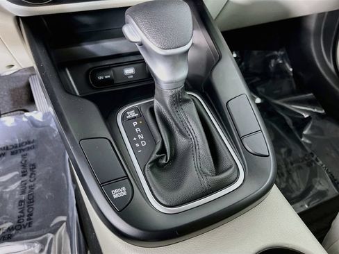 Used 2025 Kia Soul LX FWD image 23
