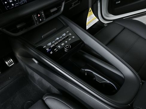 New 2025 Porsche Macan 4S Electric image 22