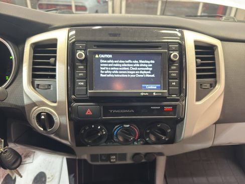 Used 2015 Toyota Tacoma 4x4 Double Cab image 18