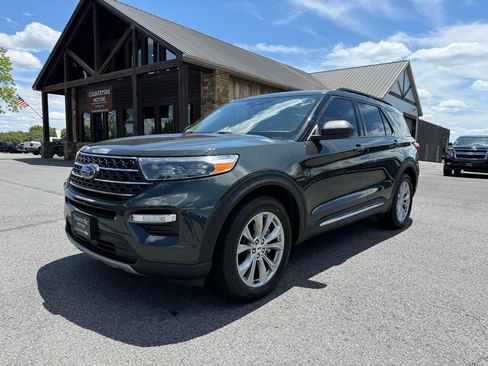 Used 2023 Ford Explorer XLT w/ Equipment Group 202A RWD image 2