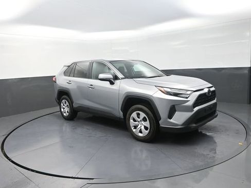 Used 2025 Toyota RAV4 LE AWD/4WD image 19