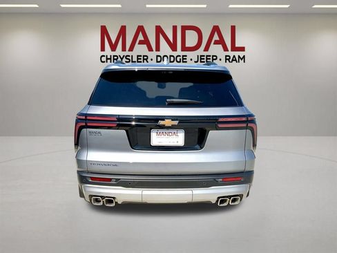 Used 2026 Chevrolet Traverse LT w/ Sun and Wheel Package FWD image 6