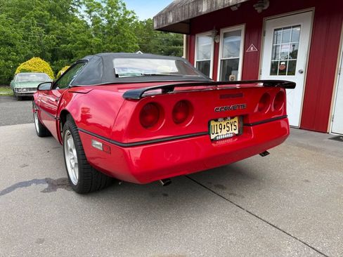 Used 1988 Chevrolet Corvette Convertible RWD image 11