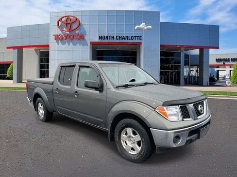 Used 2008 Nissan Frontier SE w/ SE Value Truck Pkg image 2