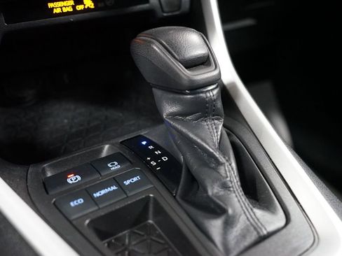 Used 2021 Toyota RAV4 LE image 20